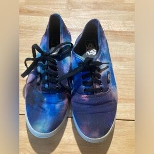 Vans sneaker in size Men- 4.5 & women -6 in Great used condition. Galaxy color
